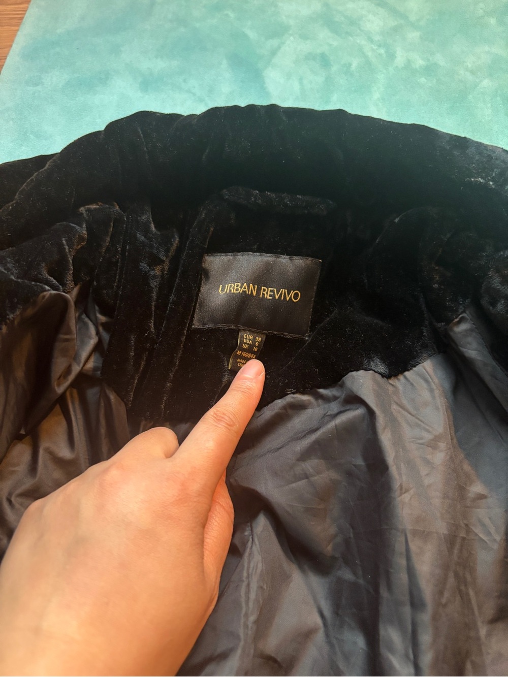 Urban revivo Black Velvet Women's Coat - us6